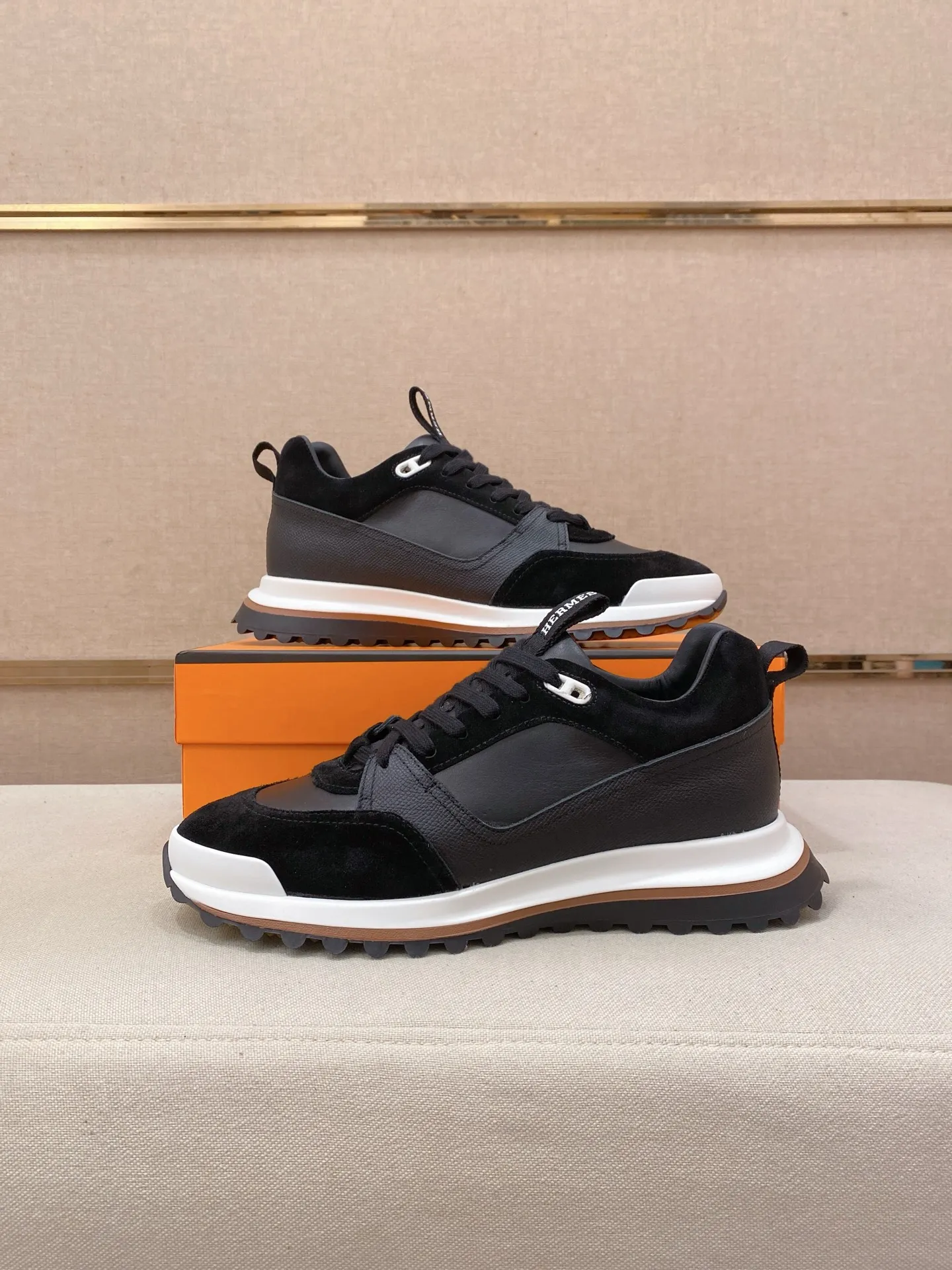 Men's clothing and shoes💰: 520💰《HERMES》【Classic original single version】Hermès; top 🔝purchasing agent🔍🔍men's latest 🇺🇸 counter sales simultaneously, original imported from Italy ▲▲first-layer cowhide ▲▲ (high-end, nobility, class) times) Exquisite workmanship (Italian 🇮🇹Imported water-dyed 🐂cowhide lining) sole: Original sole provided by the original factory, ⚠️exclusive double-layer activity·TPR·rubber·combined molded outsole; super comfortable·wear-resistant·non-slip·environmental protection The real thing is more beautiful if you take the real thing (high quality, follow the order), you can enter and exit the counter at will * Number of yards: 38·39·40·41·42·43·44# (can be customized 45.)